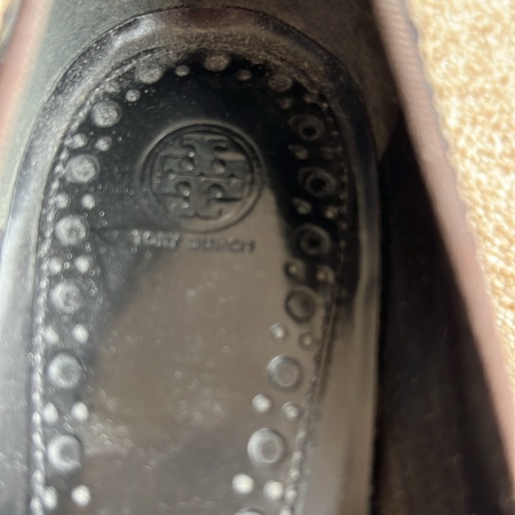 Tory Burch black leather with chocolate brown accent pumps. - Picture 6 of 8